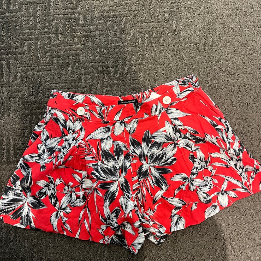 Banana Republic Floral Red Women's Shorts